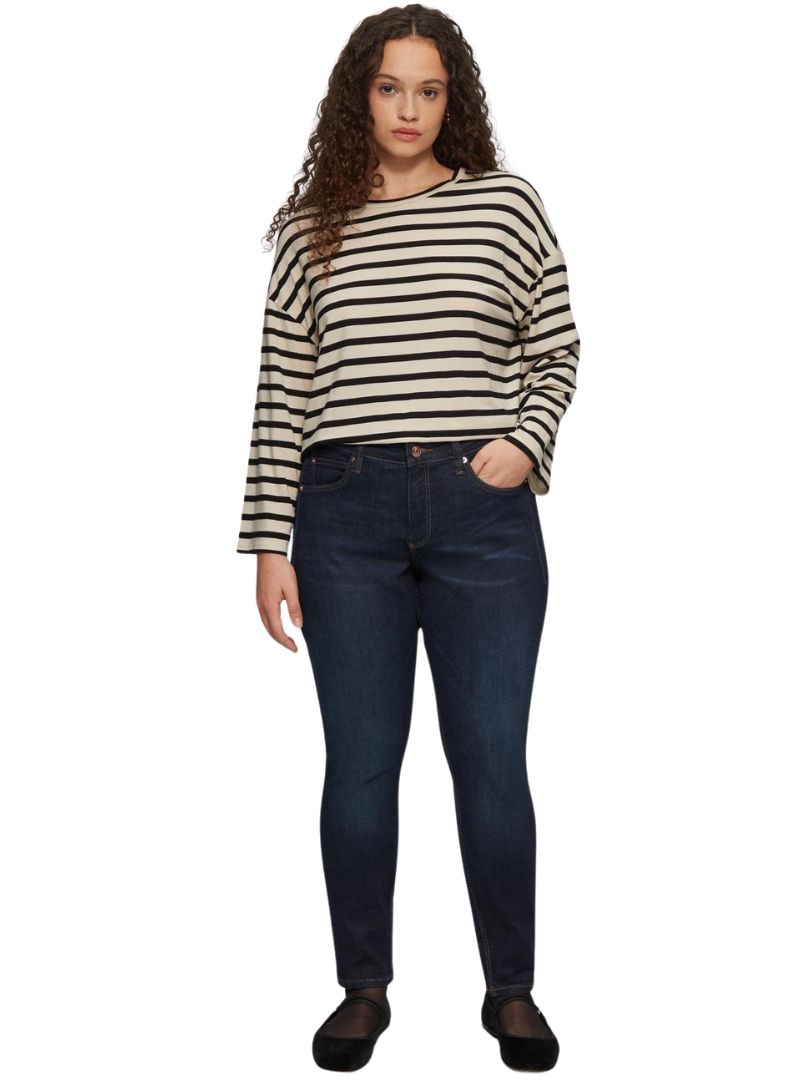 REGULAR FIT MID RISE STRAIGHT LEG JEAN