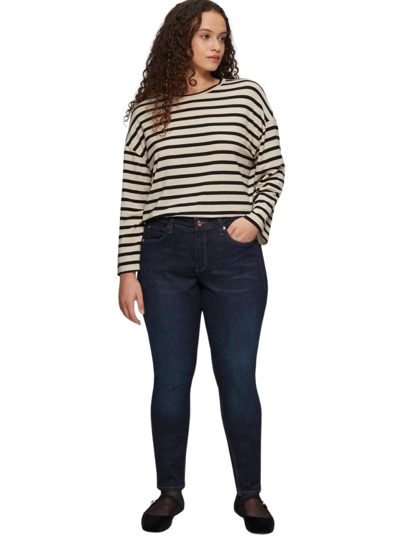 REGULAR FIT MID RISE STRAIGHT LEG JEAN