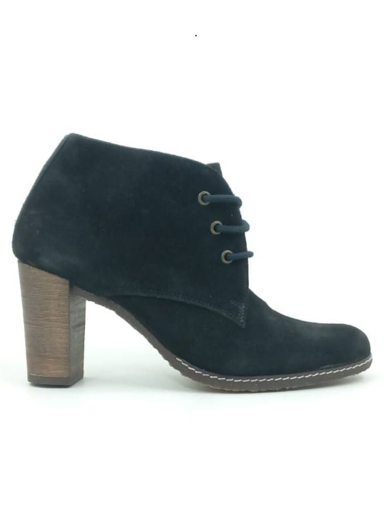 DETAILED SUEDE LACE UP HEEL BOOT