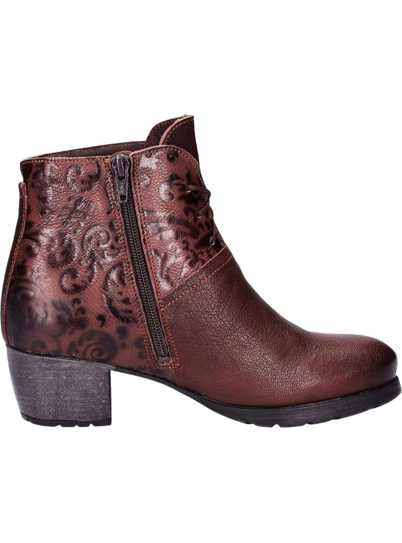 LACE DETAILED ANKLE BOOTS