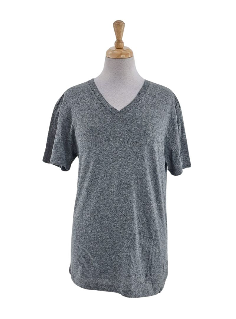 BASIC V-NECK TEE