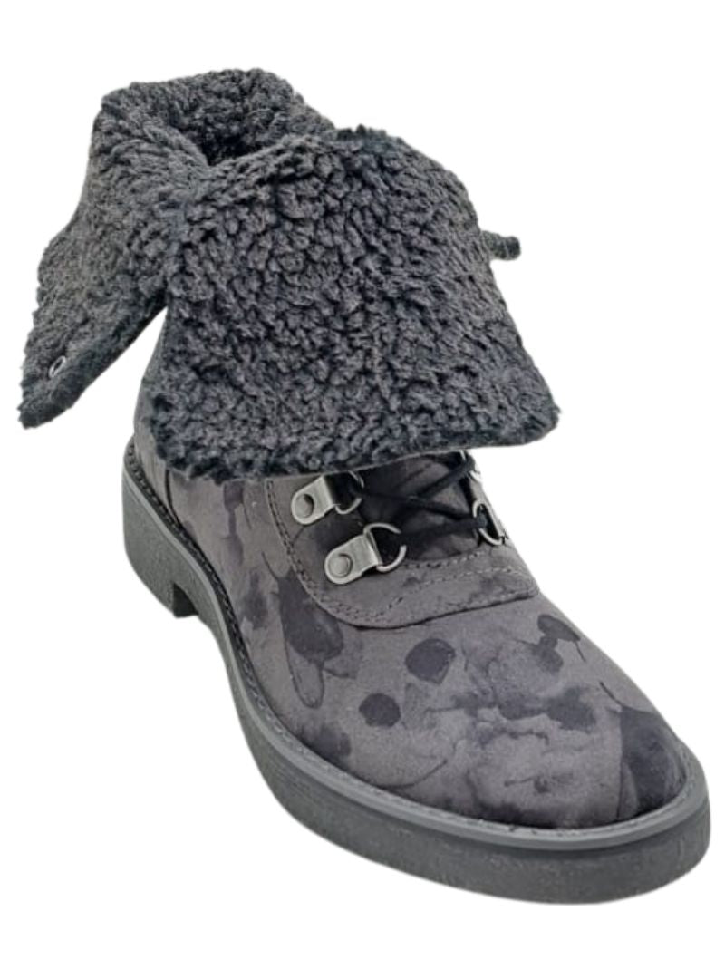 DETAILED LACE UP BOOT
