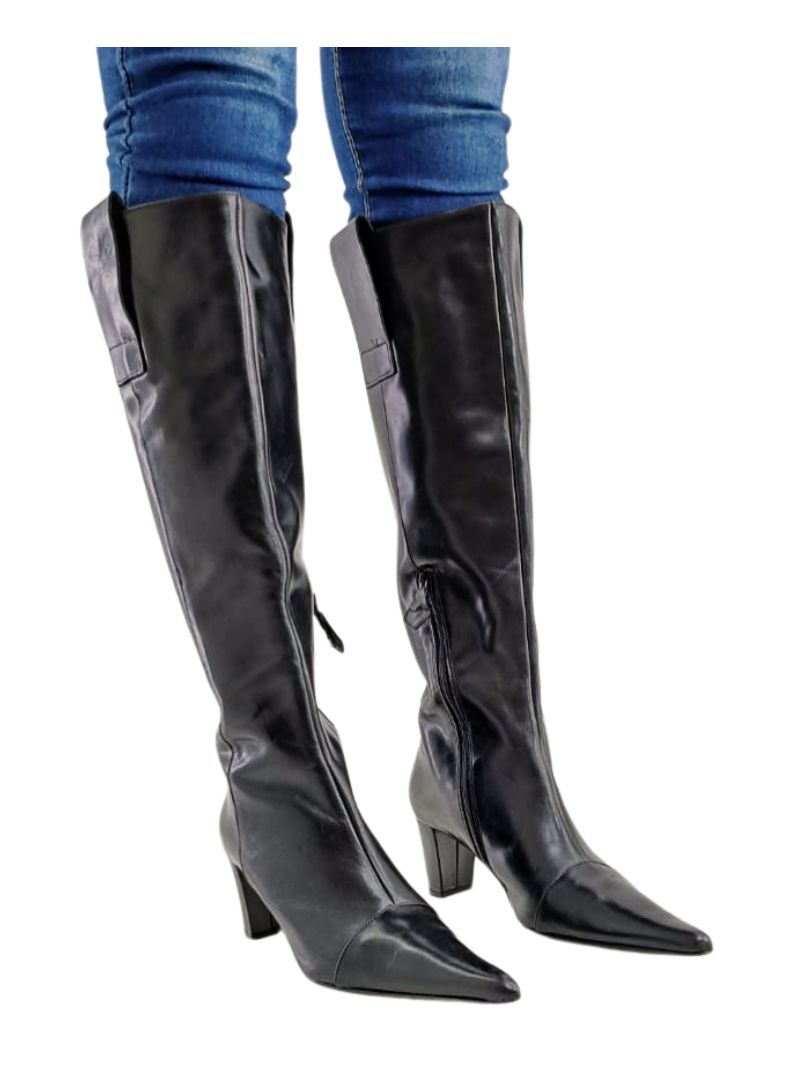 POINTY KNEE HIGH BOOTS
