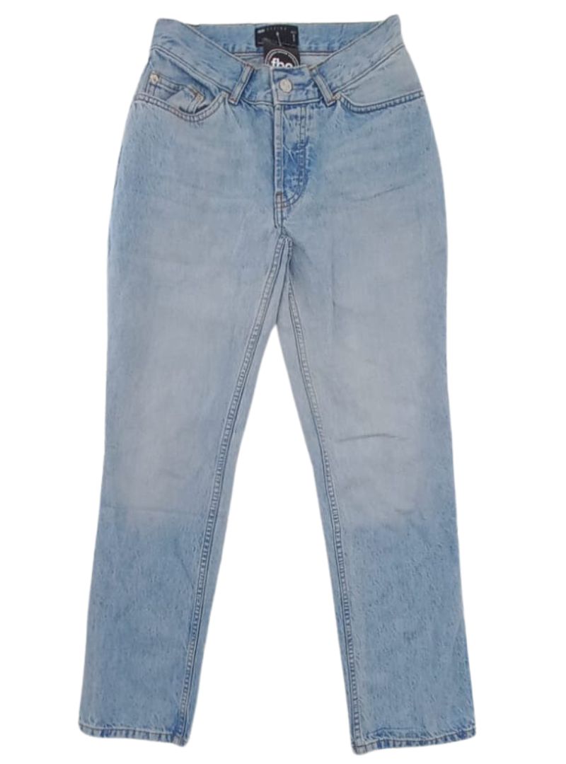 PETITE STRAIGHT LEG MED WASHED DENIM