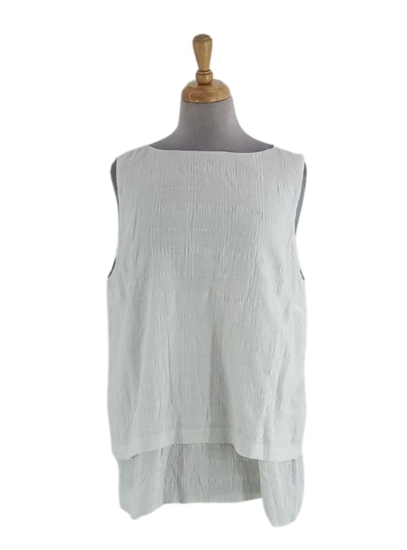 DETAILED SLEEVELESS BLOUSE