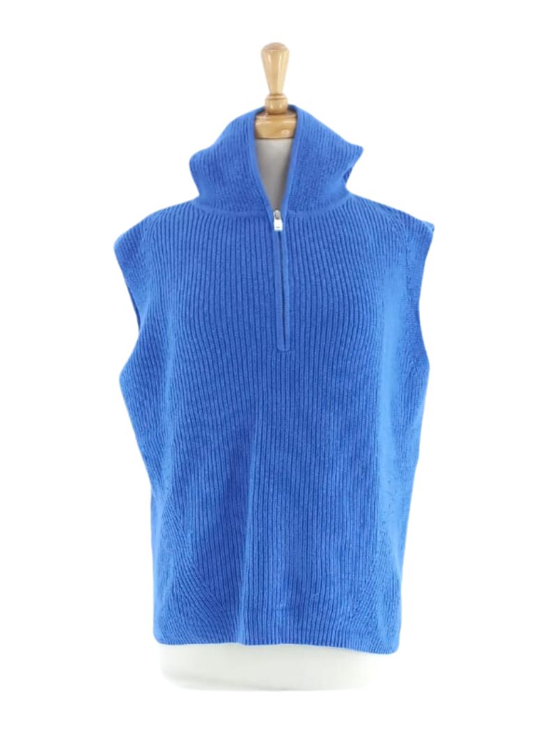 HOODED SLEEVELESS KNIT TOP