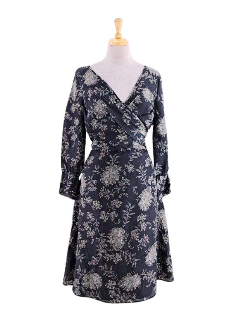 V NECK PRINTED SLEEVE DRESS