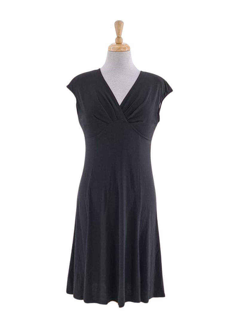 BASIC V-NECK FLARE DRESS