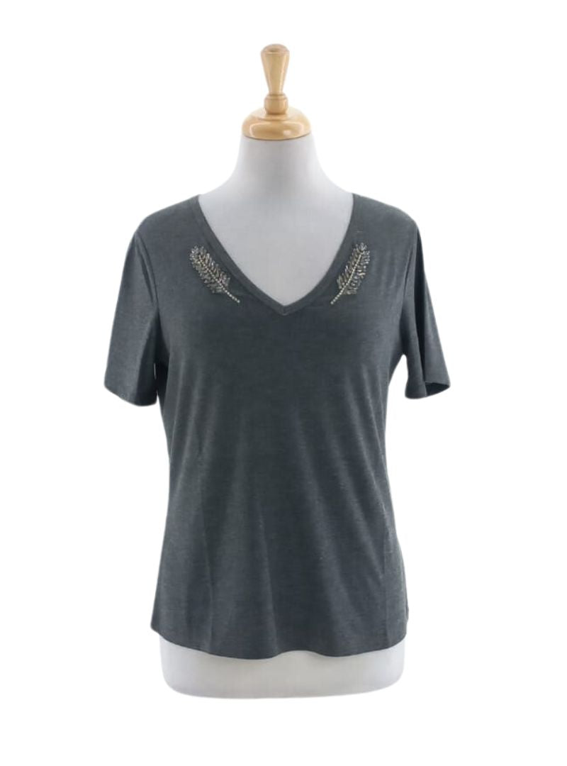 LEAVE DETAILED V-NECK TEE