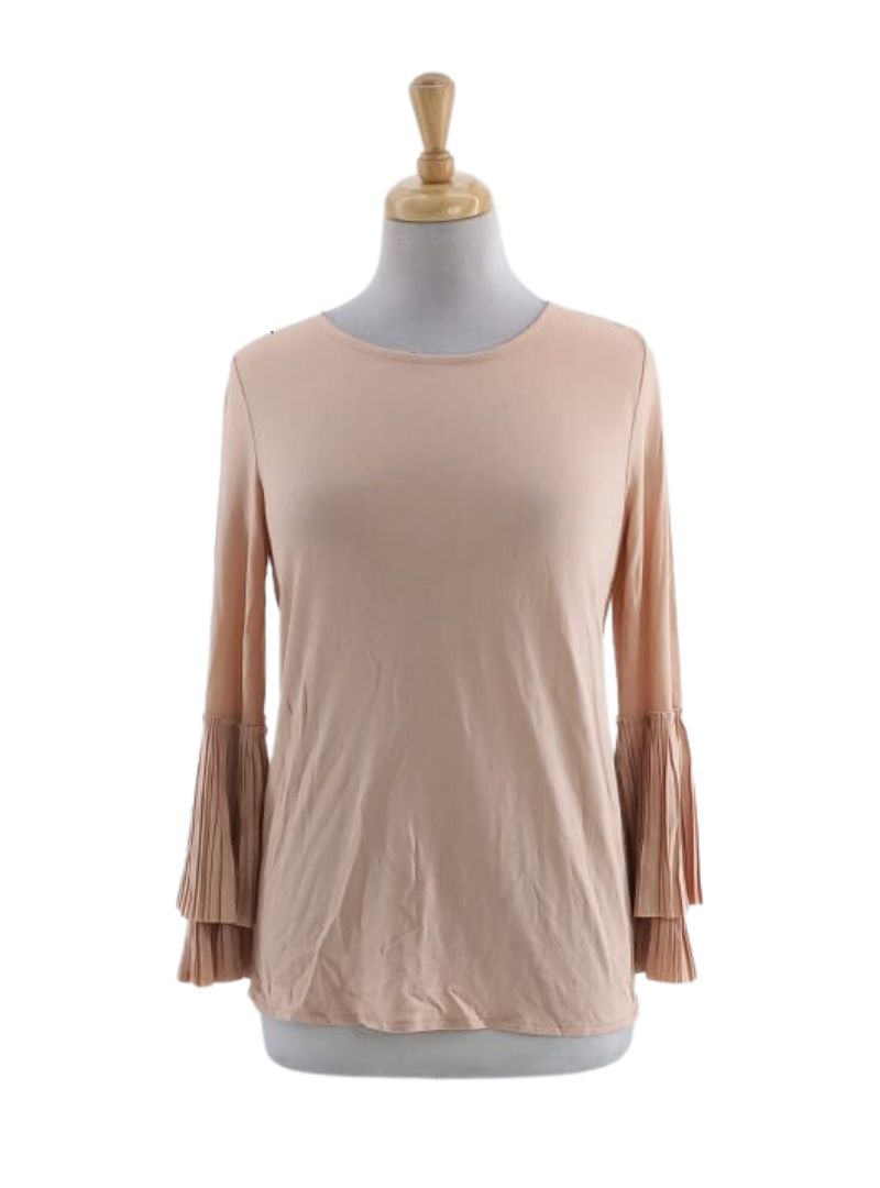 PLEATED FLARE SLEEVE TOP