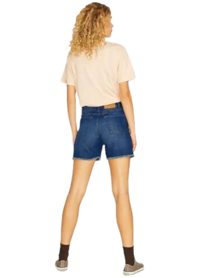 FRAYED BOTTOM DENIM SHORTS