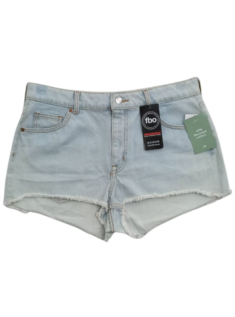 FRAYED BOTTOM DENIM SHORTS