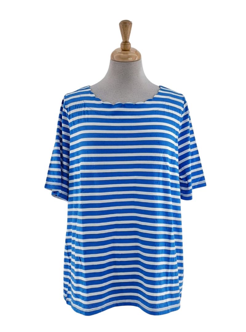 DETAILED NECKLINE STRIPED TOP