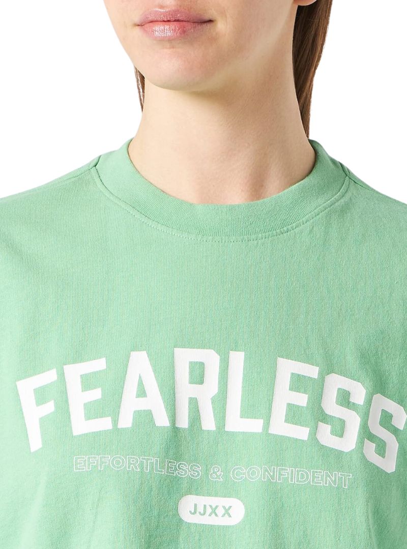 ''FEARLESS'' PRINTED BOXY CROPPED TEE