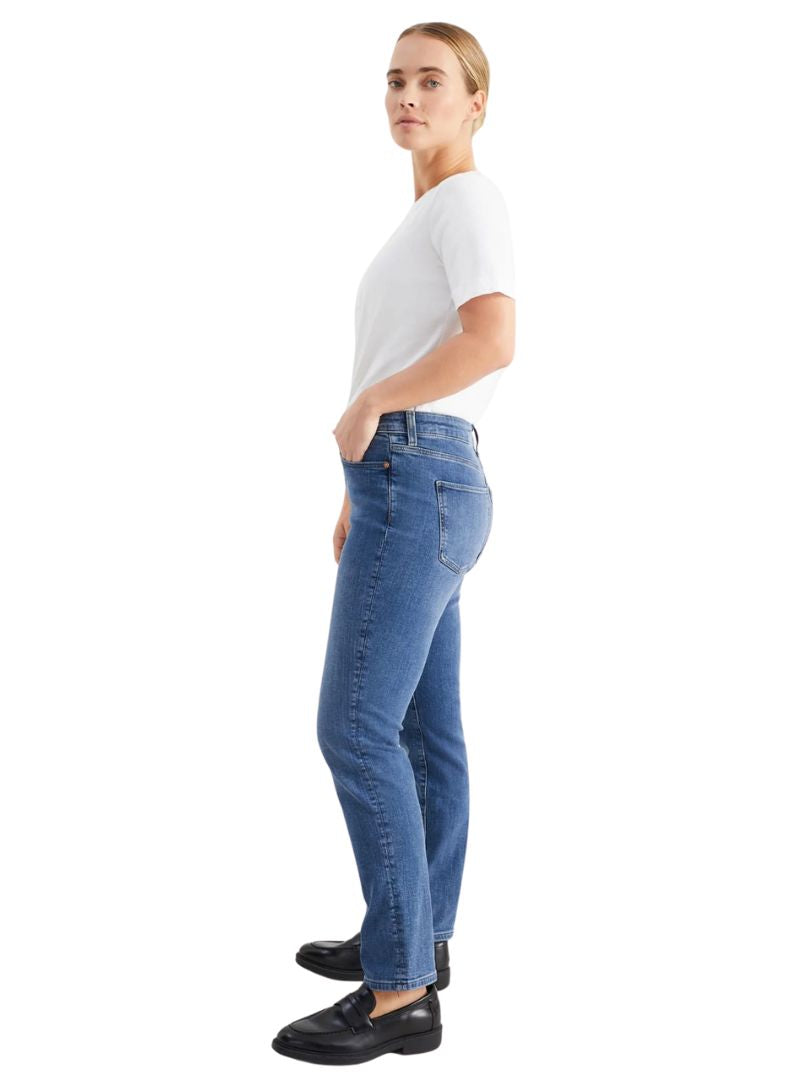 SLIM FIT MID WAIST JEAN