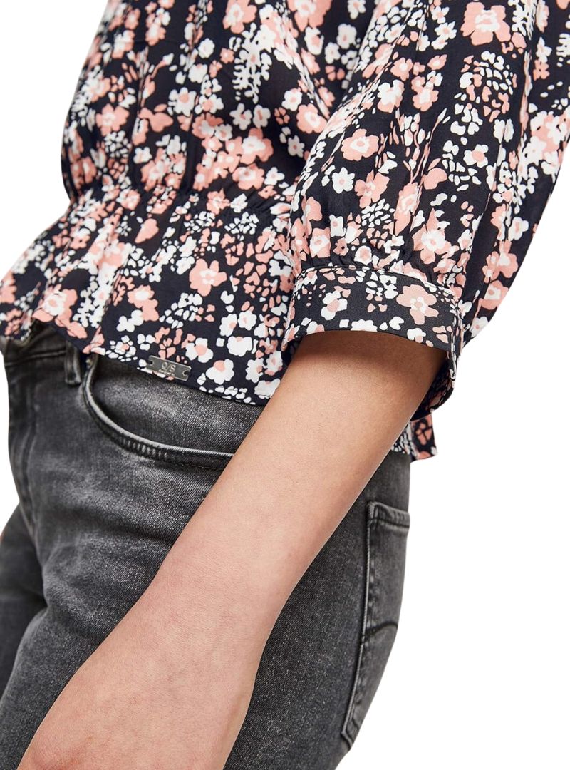 FLORAL DETAILED THREE QUARTER SLEEVE BLOUSE